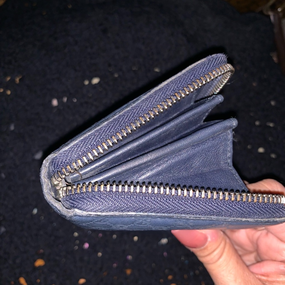 Gucci Dark Blue Embossed GG Zip Wallet - Picture 5 of 7